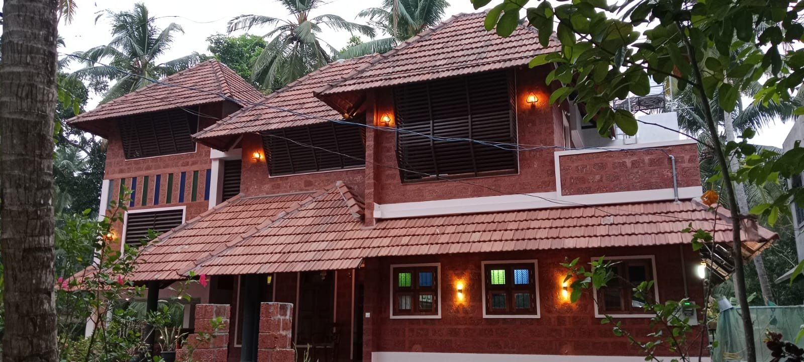 A Kerala Model Traditional House in Guruvayur, Thrissur - Home Pictures